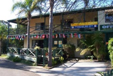 Отель Shady Willows Holiday Park & Batemans Bay YHA в городе Батманс Бэй, Австралия