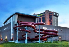 Отель Holiday Inn Kansas City SE Waterpark в городе Канзас-Сити, США
