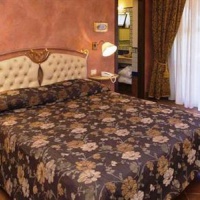 Отель SarAnd Relais в городе Фонди, Италия