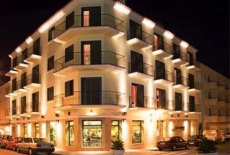 Отель Apartamentos Loar в городе Феррериас, Испания