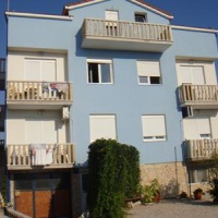Отель Apartments Crnjac в городе Рогозница, Хорватия