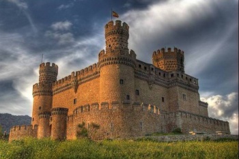 Замок Мансанарес-эль-Реал
