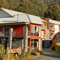 Отель Distinction Fox Glacier Te Weheka Boutique Hotel в городе Фокс Глейшер, Новая Зеландия