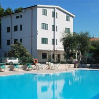 Отель Residence Hotel Due Pini Rodi Garganico в городе Роди-Гарганико, Италия