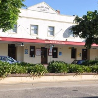Отель Walshs Hotel в городе Квинбеян, Австралия