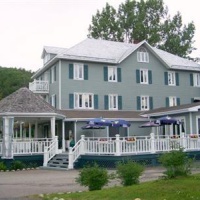 Отель Auberge Beausejour Motel Saint-Joseph-de-la-Rive в городе Saint-Joseph-de-la-Rive, Канада