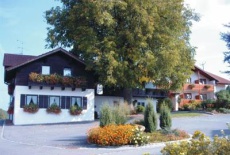 Отель Zur Linde Gasthof-Pension в городе Трайчинг, Германия