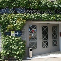 Отель A La Bonne Auberge в городе Лаваль, Франция