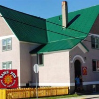 Отель Samesun Backpacker Lodges - Revelstoke в городе Ревелсток, Канада