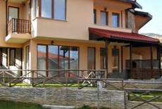 Отель Rodopi Houses в городе Чепеларе, Болгария