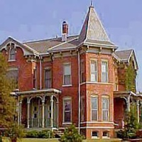 Отель Summers Riverview Mansion Bed And Breakfast в городе Метрополис, США