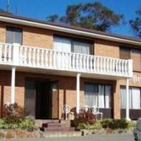 Отель Brown House 2 в городе Джиндабйн, Австралия
