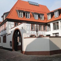 Отель Hotel Kaiser Schriesheim в городе Шрисхайм, Германия