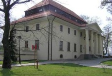Отель Dwor Zieleniewskich в городе Тшебиня, Польша
