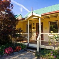 Отель Autumn Abode Cottages в городе Брайт, Австралия