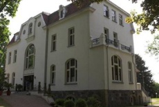 Отель Pension Schloss Drosedow Wustrow в городе Миров, Германия