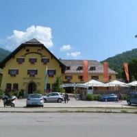 Отель Hotel Restaurant Alpengluck в городе Шнайцльройт, Германия