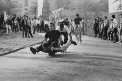 Скейтбордисты 60-х годов на улицах Нью-Йорка