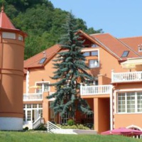 Отель Hotel Bellevue Esztergom в городе Эстергом, Венгрия