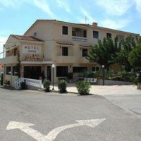 Отель Ionis в городе Peratata, Греция