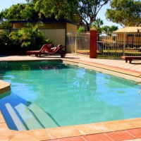 Отель Coral Coast Tourist Park Carnarvon в городе Карнарвон, Австралия