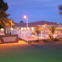 Отель Charles Rasp Motor Inn & Cottages в городе Брокен-Хилл, Австралия