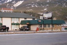 Отель Highwood Motel в городе Кроуснест Пасс, Канада