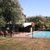 Отель Yallingup Lodge Spa Retreat & OM Day Spa в городе Йоллингап, Австралия