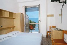 Отель Hotel Anita в городе Сан-Бартоломео-аль-Маре, Италия
