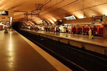 Станция метро Шарль де Голль – Этуаль