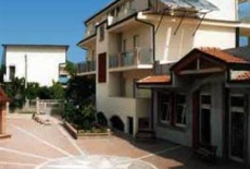 Отель Aquamarine Residence в городе Даволи, Италия