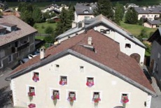 Отель Hotel Garni Chesa Antica в городе Ла-Пунт-Чамуэшч, Швейцария