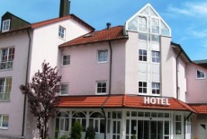 Отель Hotel Am Hofgarten в городе Нойштадт-на-Вальднабе, Германия