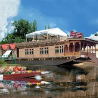 Отель Gurkha Houseboats в городе Шринагар, Индия