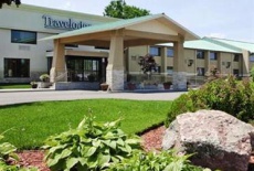 Отель Travelodge Hotel Pembroke в городе Петавава, Канада