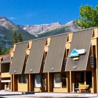 Отель Marmot Lodge в городе Джаспер, Канада