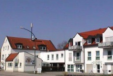 Отель Hotel Garni Kreuzacker в городе Ной-Ульм, Германия