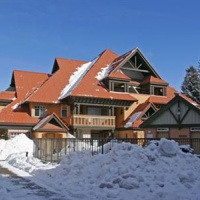 Отель ResortQuest Glacier's Reach Vacation Rental Whistler в городе Уистлер, Канада