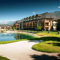 Отель Bighorn Meadows Resort в городе Радиум Хот Спрингс, Канада