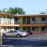 Отель Pomona Lodge в городе Помона, США