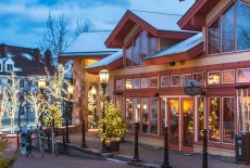 Отель The Black Bear Lodge в городе Страттон, США