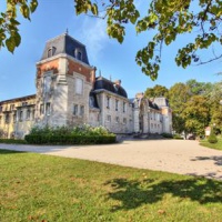 Отель Residence Des Thermes Lons-le-Saunier в городе Лон-ле-Сонье, Франция