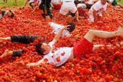 Фестиваль La Tomatina: помидорные бои в Испании