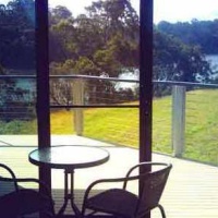 Отель Breakfast By The Lake в городе Лейкс-Энтранс, Австралия