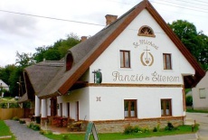Отель St Michael Panzio Lovaspark в городе Важентмихали, Венгрия