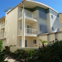 Отель Moorings Beach Resort в городе Голден Бич, Австралия