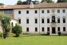 Отель Villa Zileri Home в городе Монтевиале, Италия