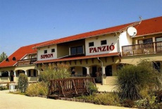 Отель Simon Panzio es Boraszat в городе Гардонь, Венгрия