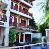 Отель Baan Chayna Lounge Resort Phuket в городе Чернгталай, Таиланд