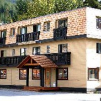 Отель Southside Lodge Whistler в городе Уистлер, Канада
